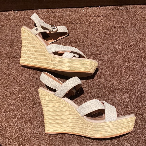 UGG never worn - Picture 4 of 7